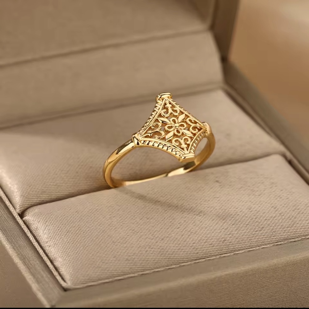 Vintage 18K Gold plated Hollow Flower Ring Jewelry